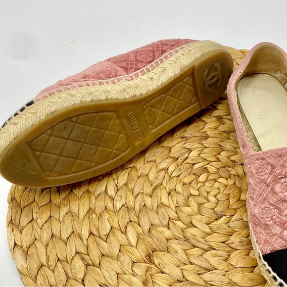 AUTHENTIC CHANEL PINK VELVET ESPADRILLES CAMELLIA ACCENT LADIES SIZE 36 / 6 - Picture 5 of 8